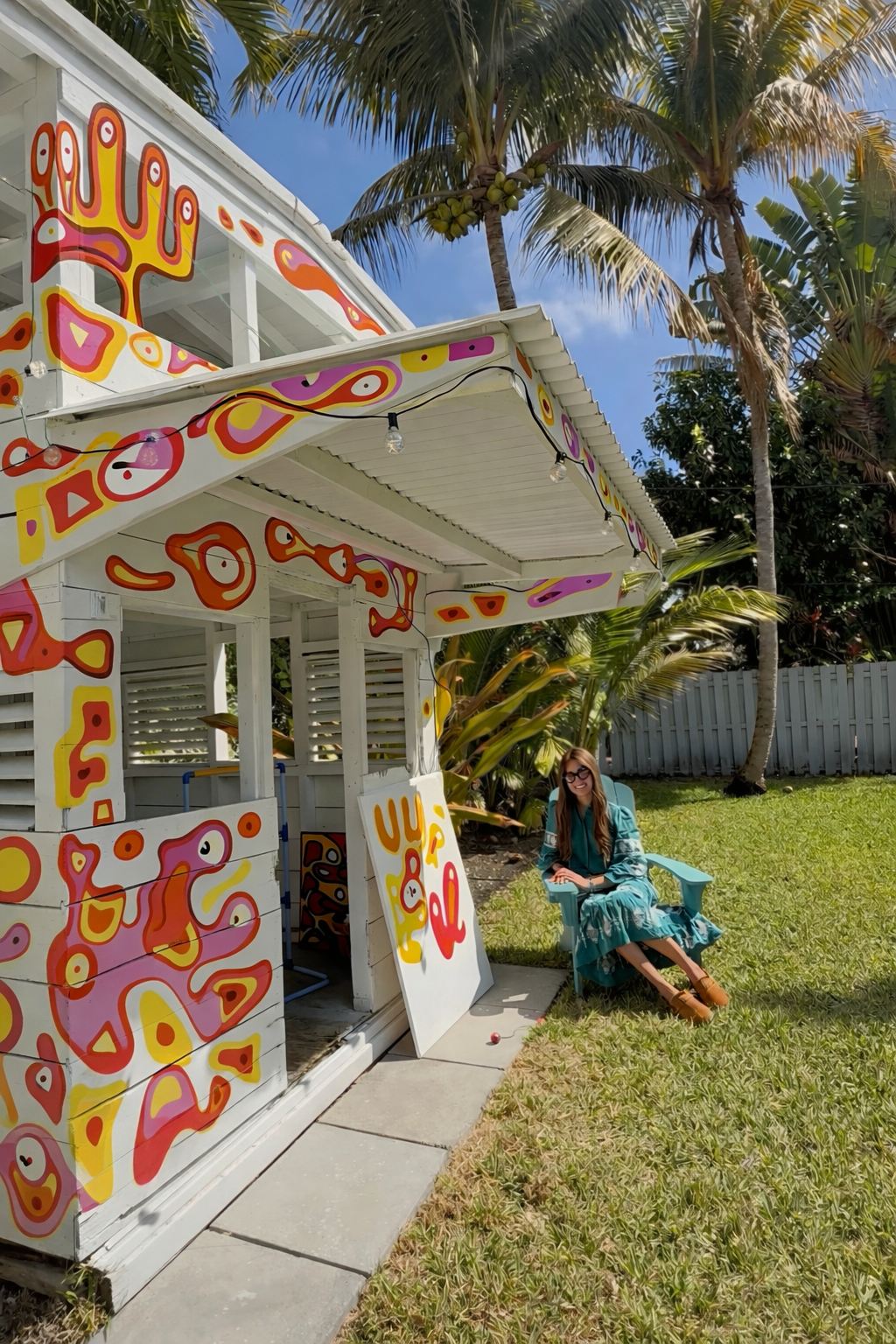Lina Sbai's hand-painted studio with vibrant biomorphic murals